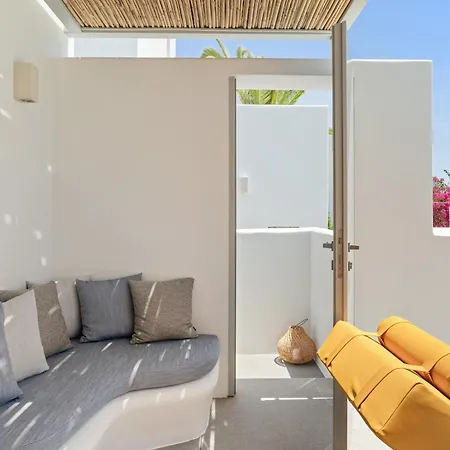 Mr & Mrs White Paros & Hotel