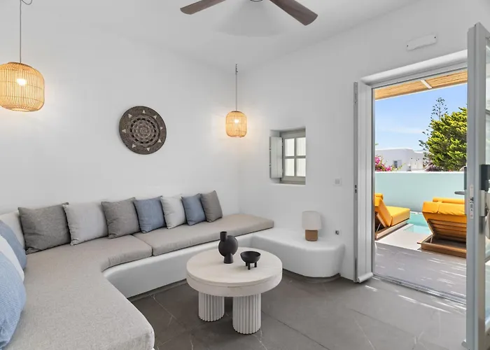 Mr & Mrs White Paros & ناوسا