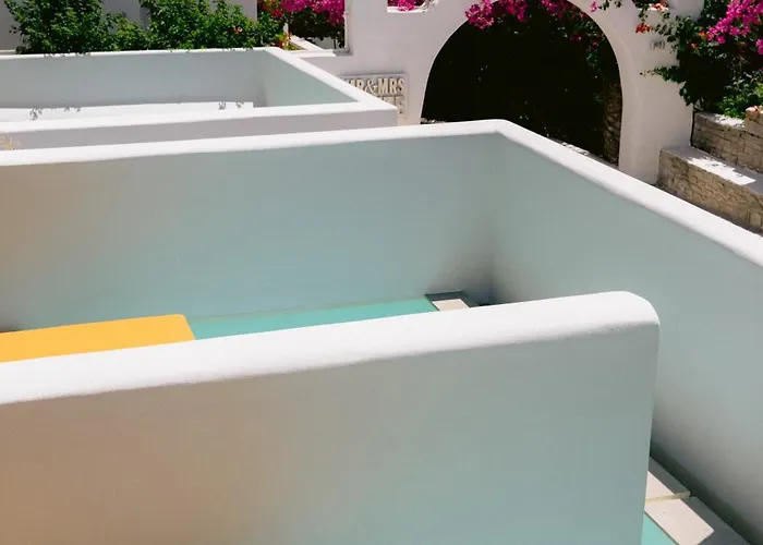 Mr & Mrs White Paros & 4*