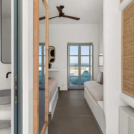 Mr & Mrs White Paros & 4* ナウサ