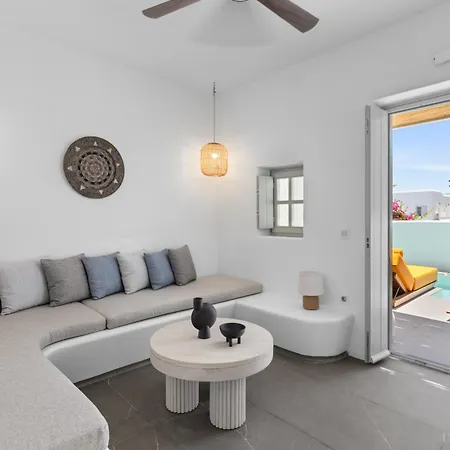 Mr & Mrs White Paros & ナウサ