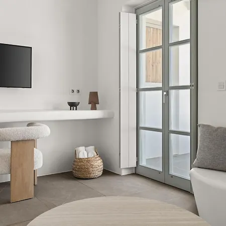 Mr & Mrs White Paros & 4* ナウサ