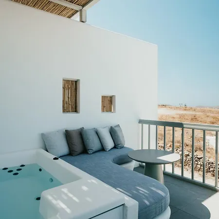 Mr And Mrs White Paros & 4*